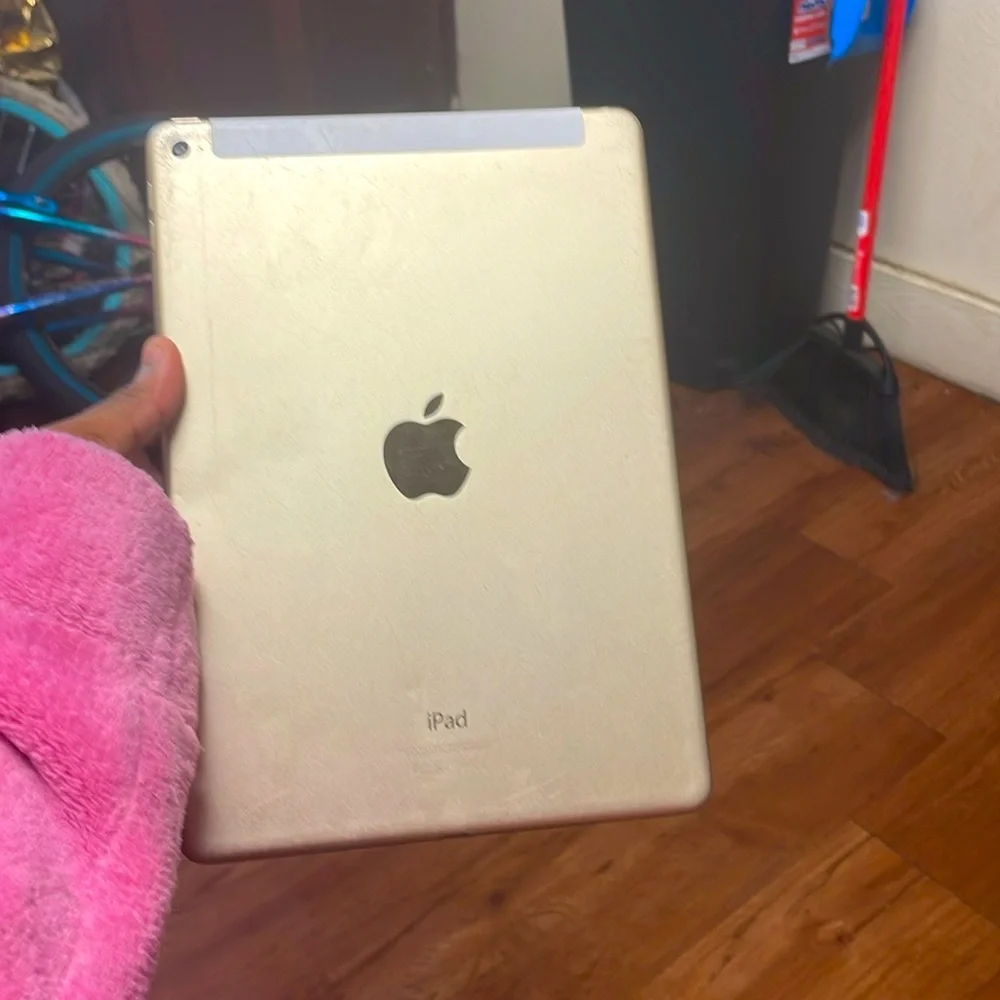 An IPad Air 2